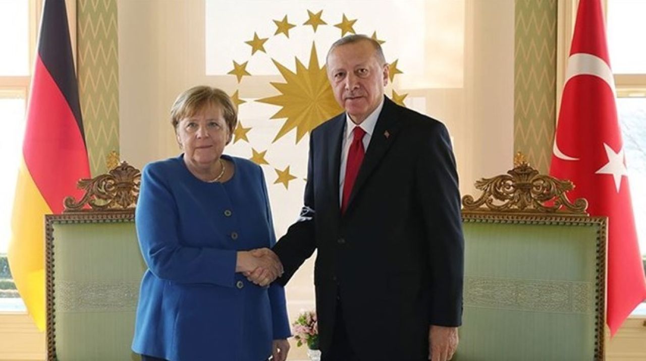 Erdoğan, Merkel'le telefonda görüştü