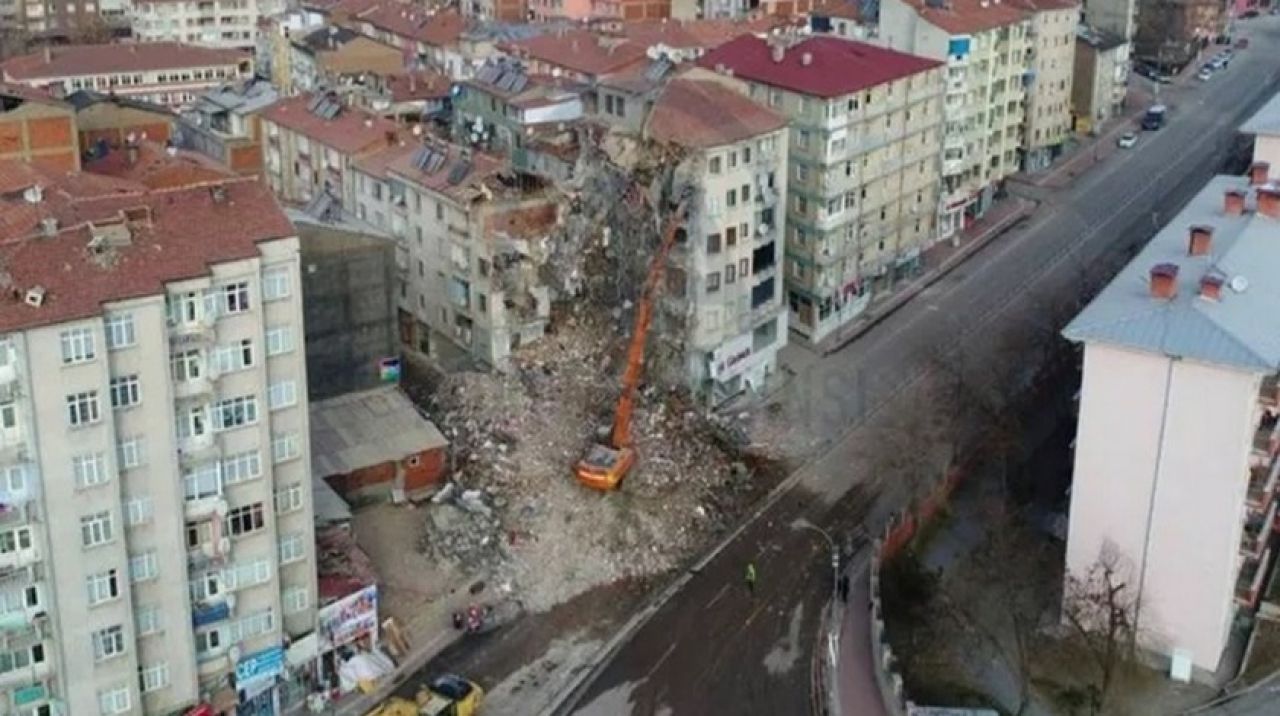 Elazığ'da okulların açılma tarihi yine ertelendi