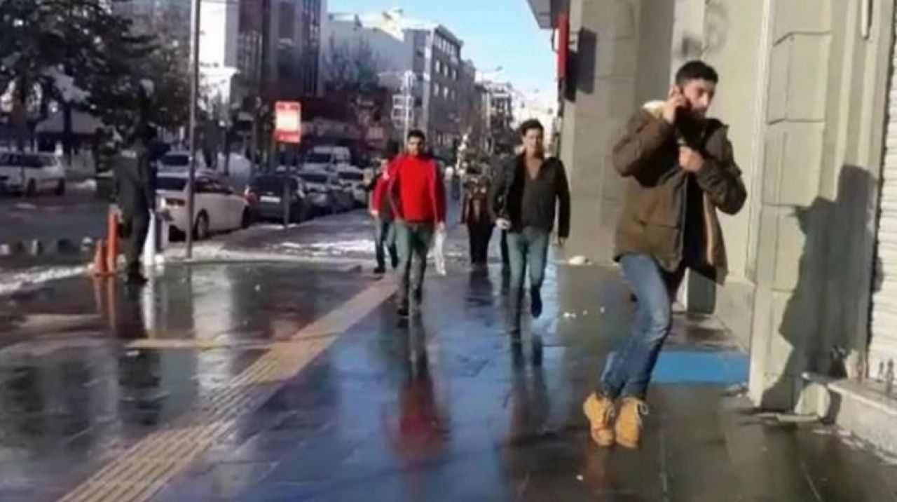 Van’da bomba alarmı! Cadde boşaltıldı