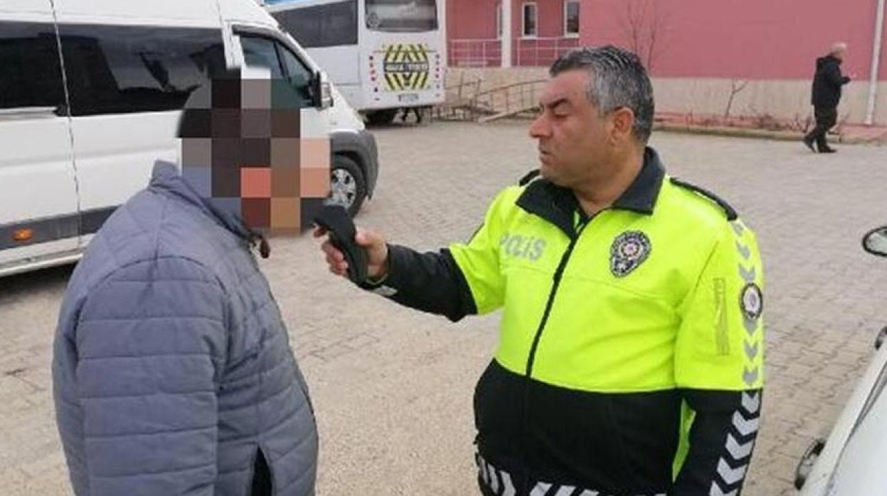 Servis şoförü alkollü çıktı! Öğrencileri okula polis bıraktı