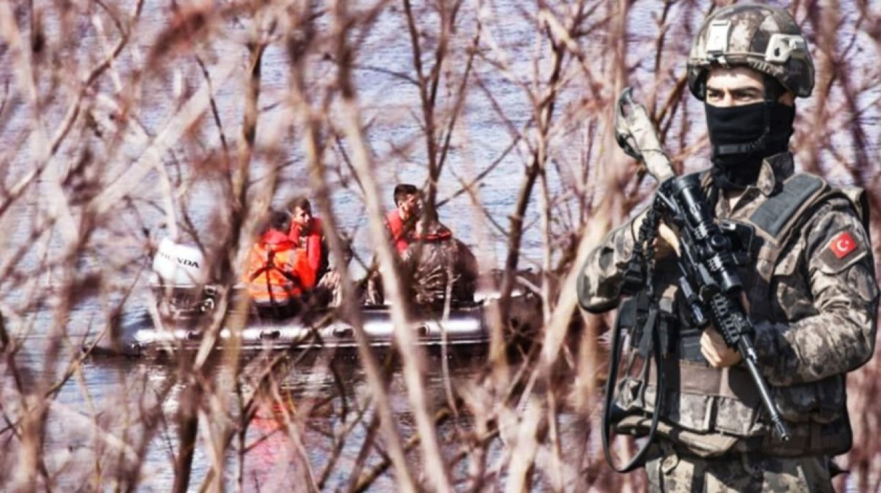 Sınırda son durum! Özel Harekat Polisleri Meriç Nehri'ne indi!