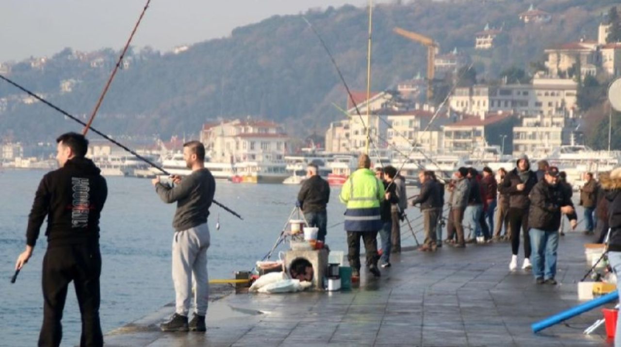 Uyarılara rağmen İstanbullular bugün de sahile akın etti