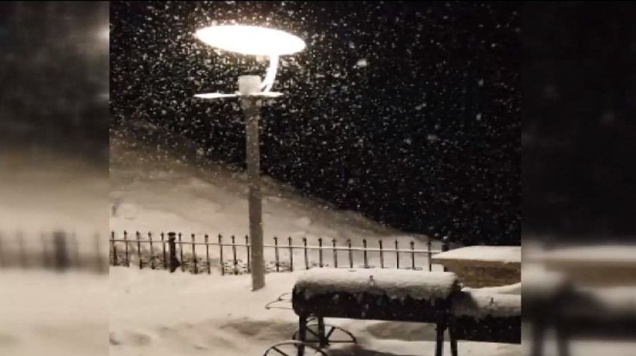 Görenler şaşkına döndü! Lapa lapa kar yağdı