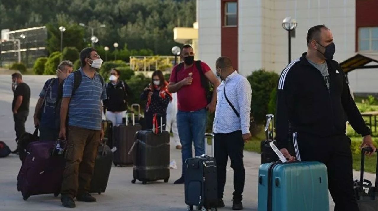 İki ülkeden daha Türk vatandaşları Türkiye'ye getirildi