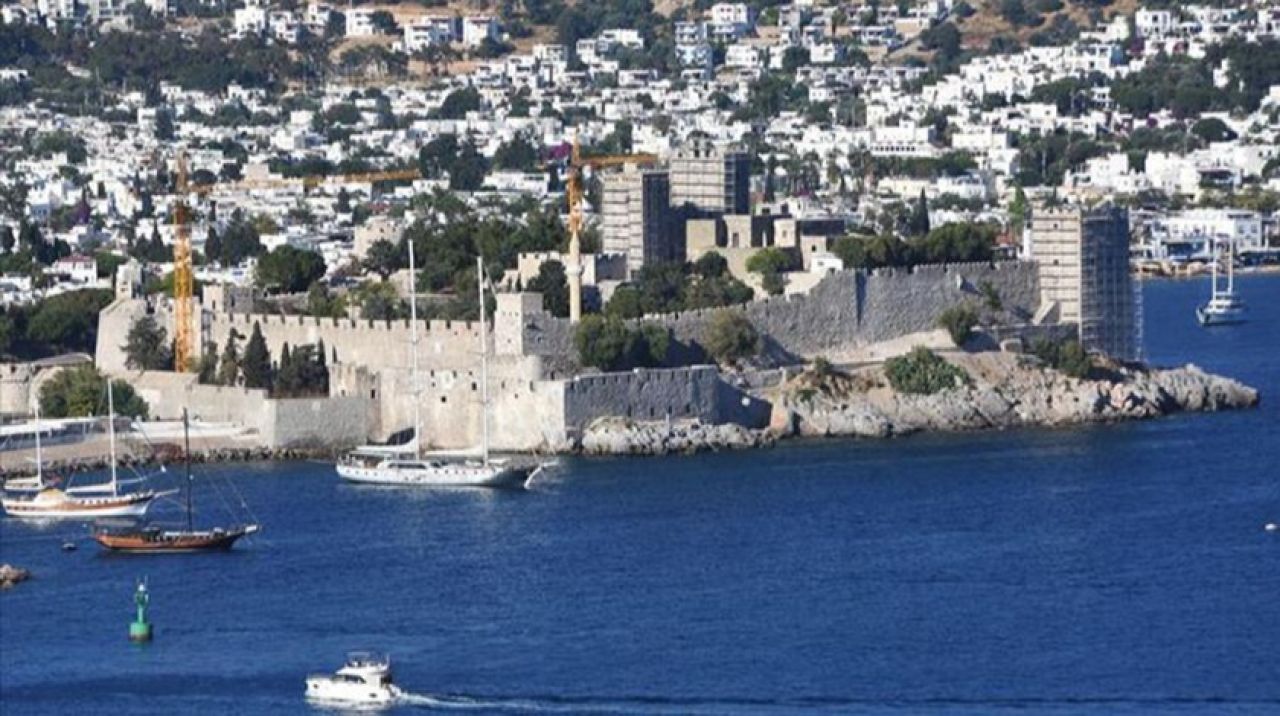 Bakan Ersoy'dan turizmcilere müjde: Bodrum Kalesi açılıyor