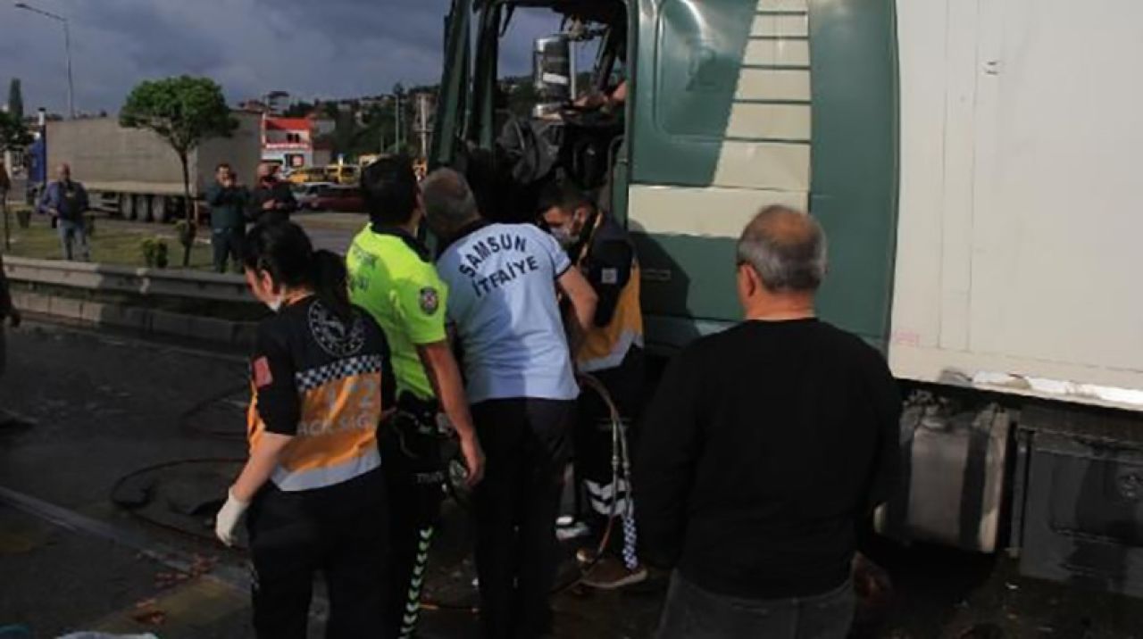 Samsun'da 12 aracın karıştığı zincirleme kaza: 5 yaralı