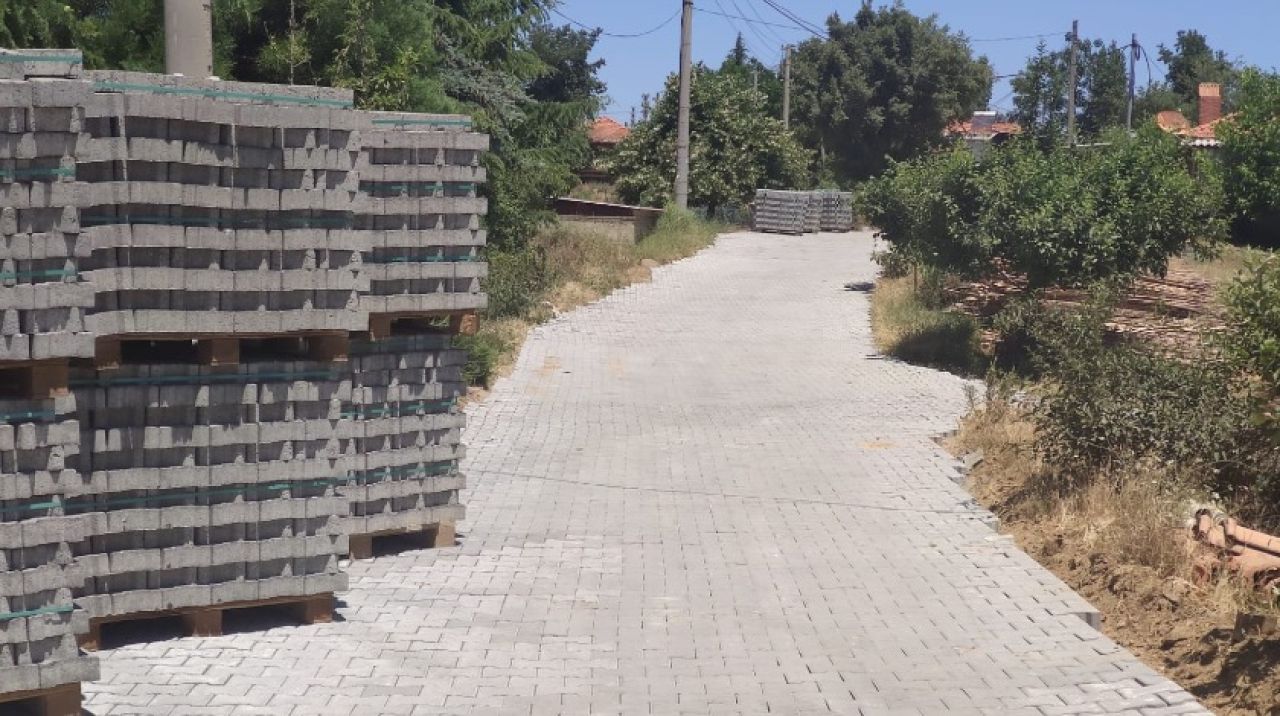 Salihli Belediyesinden Yeniköy’e 20 bin metrekare kilit parke taş