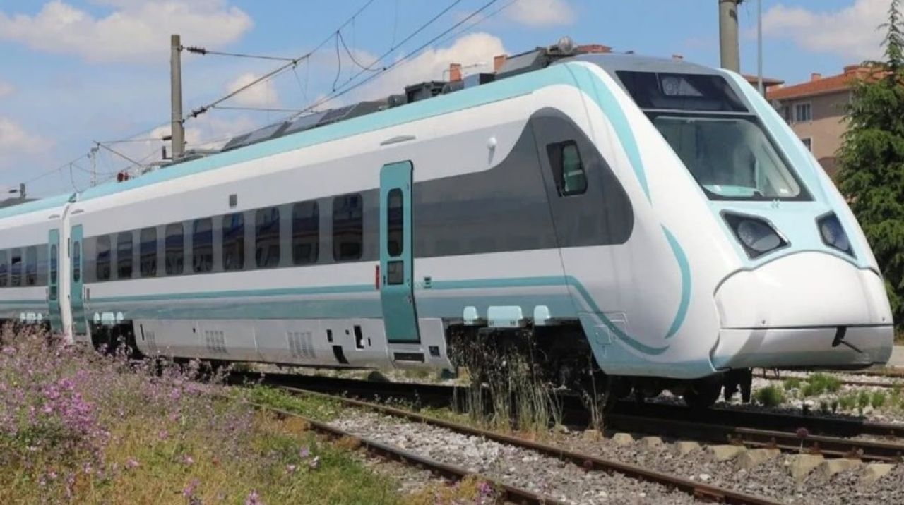 Yerli ve milli gurur! Elektrikli tren raylara iniyor