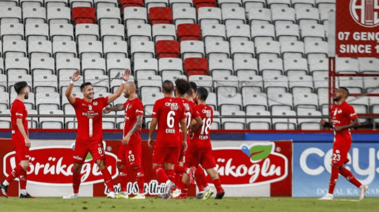 Derbide Antalyaspor kazandı