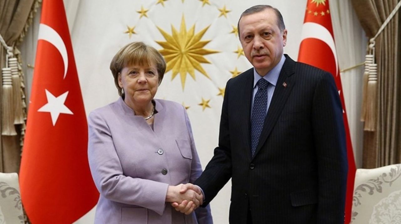 Erdoğan, Merkel ile görüştü