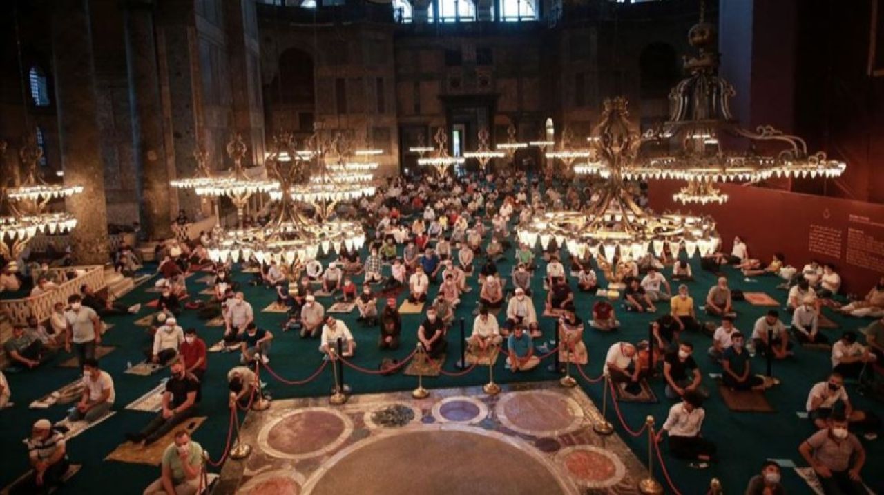 Ayasofya-i Kebir Cami-i Şerifi'nde 86 yıl sonra ilk bayram namazı