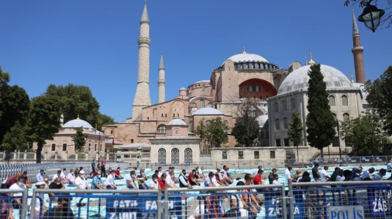 Ayasofya-i Kebir Cami-i Şerifi'ne yoğun ilgi sürüyor