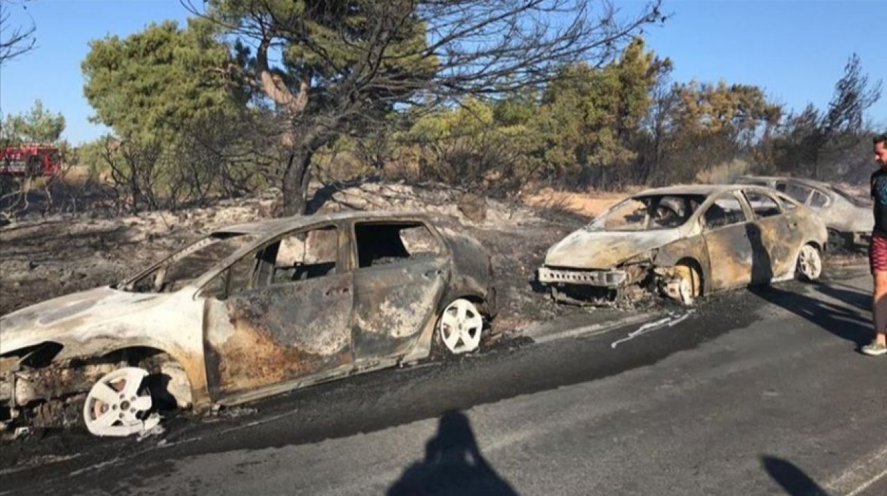 Yangında yaklaşık 50 araç yandı