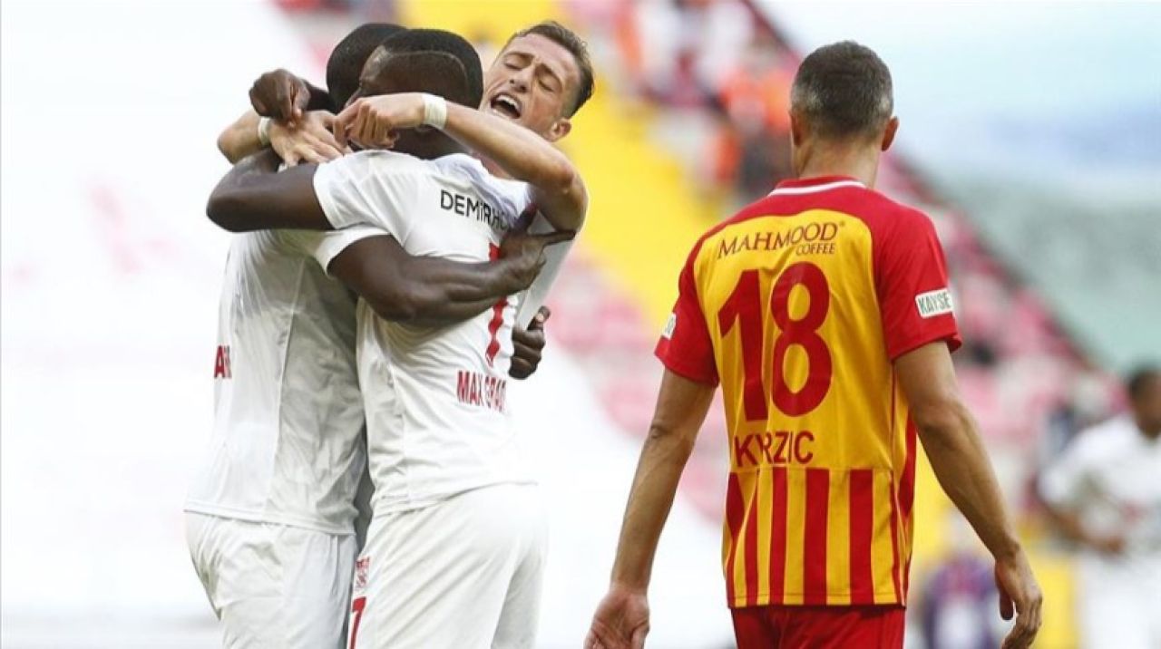 Kayserispor evinde Sivasspor'a 3-1 yenildi