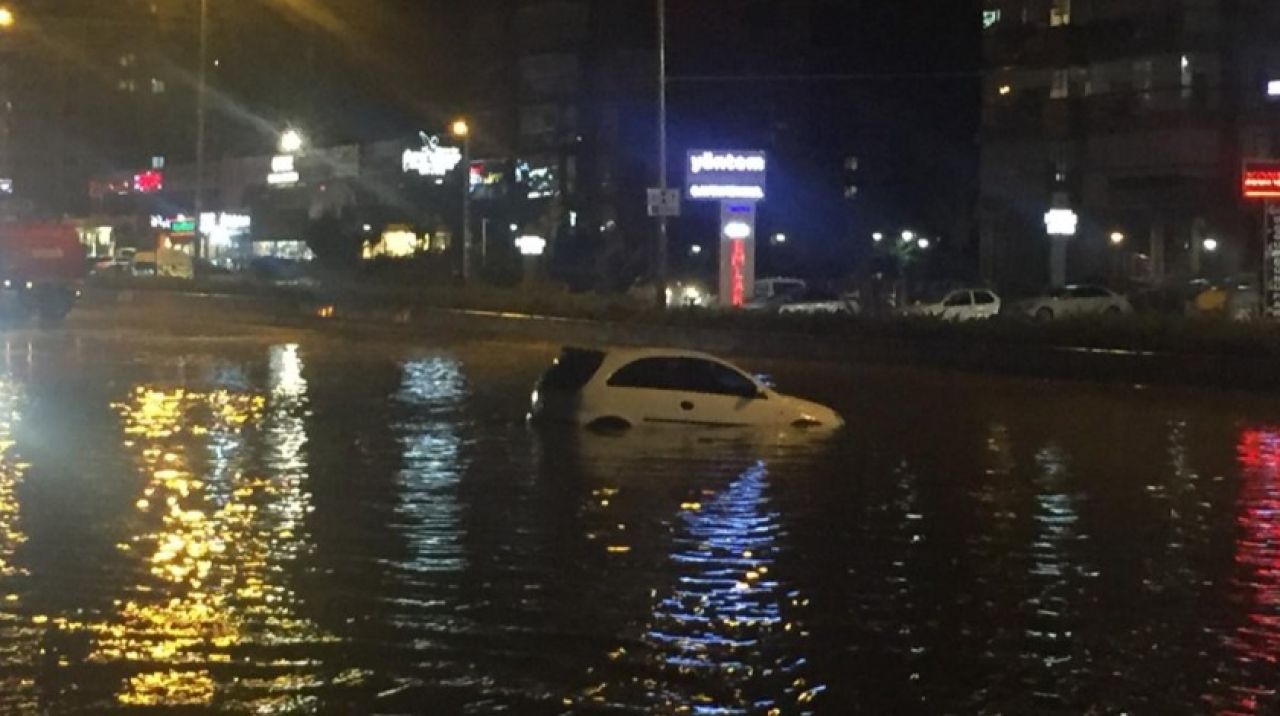 Ankara'da şiddetli yağış ve dolu hayatı olumsuz etkiledi