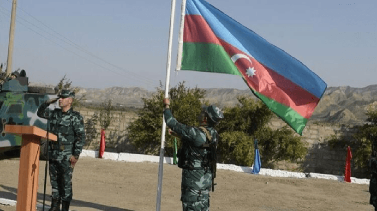 Azerbaycan, işgalden kurtarılan İran sınırına karakollar kurdu