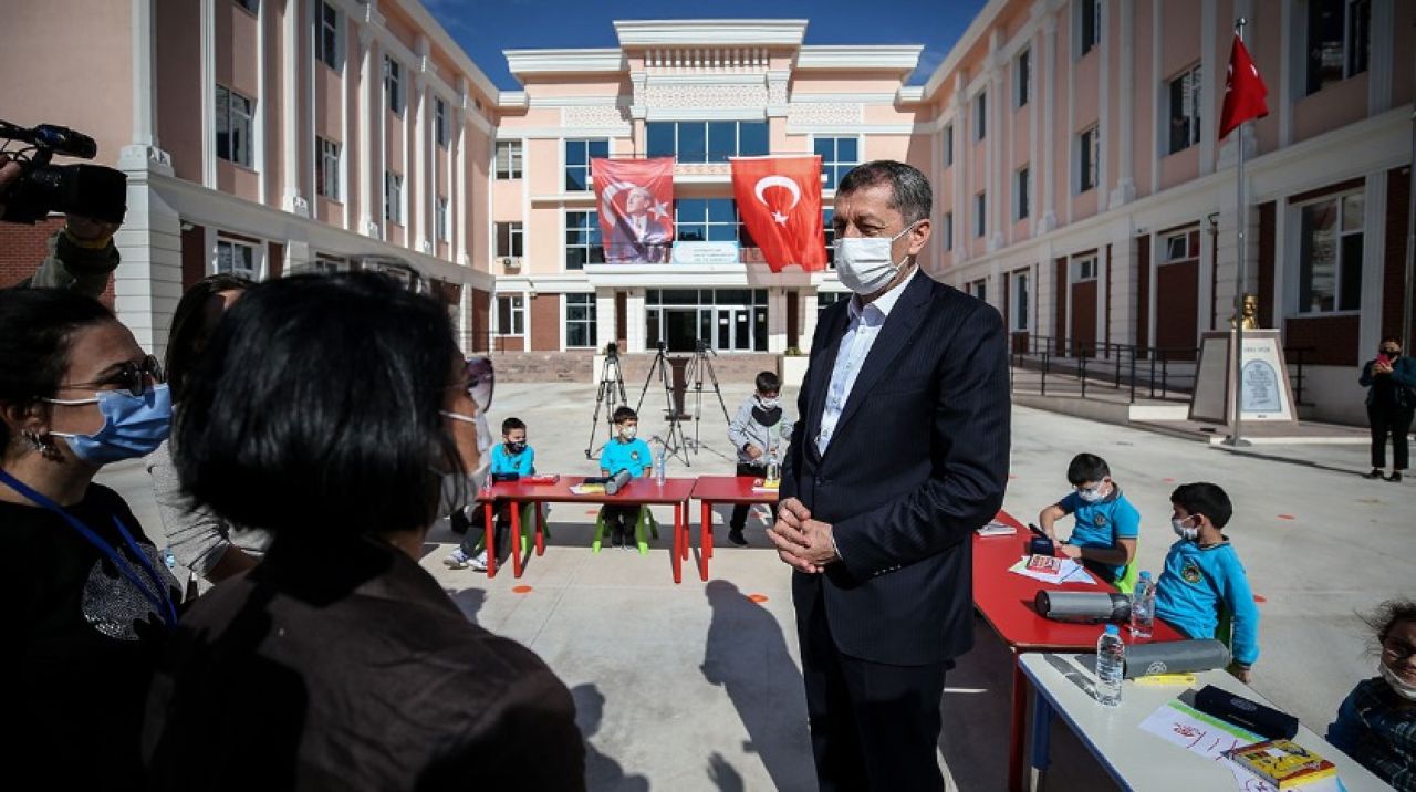 Depremde 139 okulda küçük çağlı hasar oluştu! Bakan Selçuk açıkladı