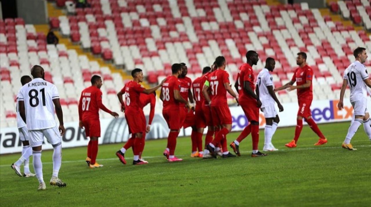 Sivasspor, Karabağ'ı 2-0 yendi