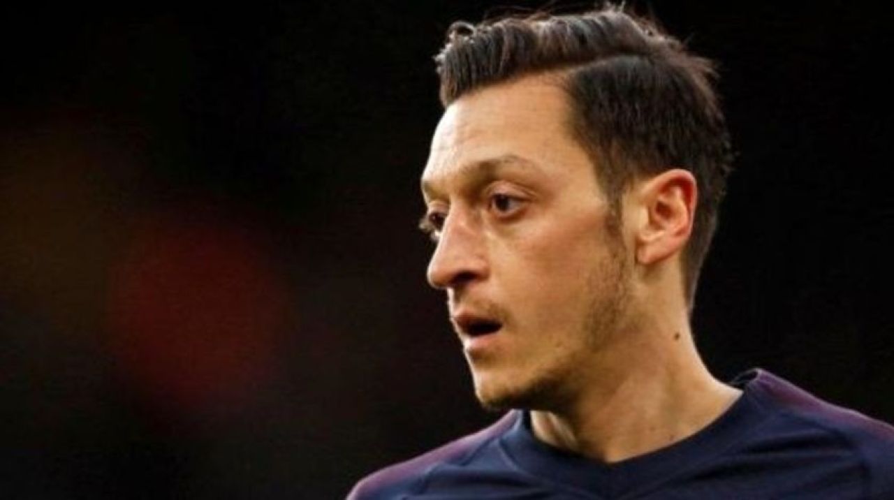 Almanya'ya Özil'den bomba gönderme!