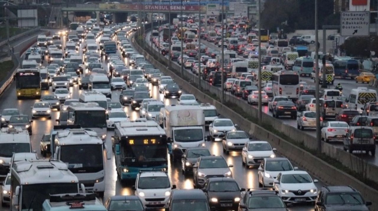 İstanbul'da kısıtlama yoğunluğu! Trafik durma noktasına geldi