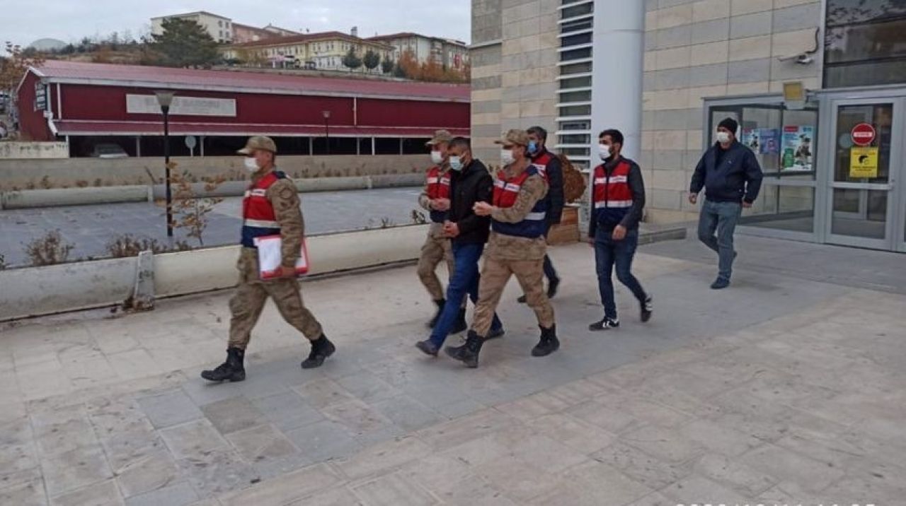 70 yıl cezası bulunan şüpheli ailesine ziyarete gelince yakalandı