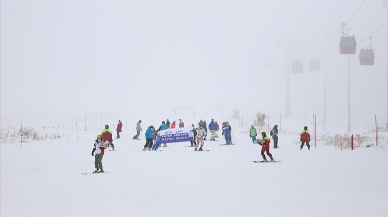 Erciyes'te kar kalınlığı 40 santimetreye ulaştı