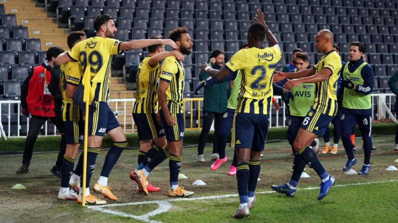 Fenerbahçe, Başakşehir'i farklı yendi