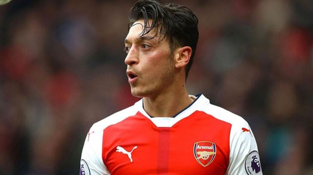 F.Bahçe ve Özil'den transfer paylaşımı!