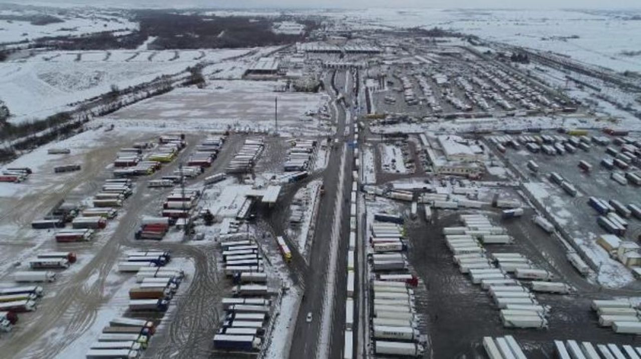 Avrupa'nın gözü Kapıkule'de bekleyen tırlarda