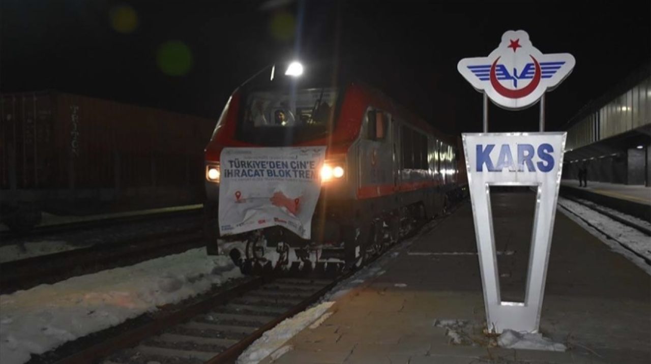 Çin'e gidecek bor yüklü ihracat treni Kars'tan Gürcistan'a uğurlandı