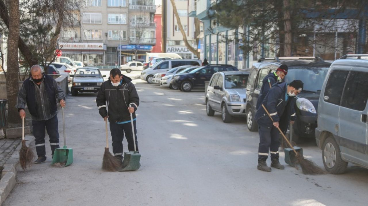 Kütahya'da cadde ve sokaklarda kapsamlı temizlik