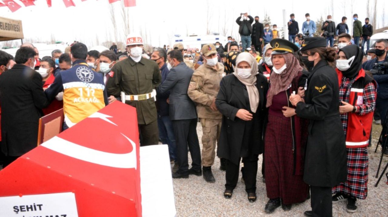 Şehit annesi: Yiğidim, şehidim, dimdik ayaktayım