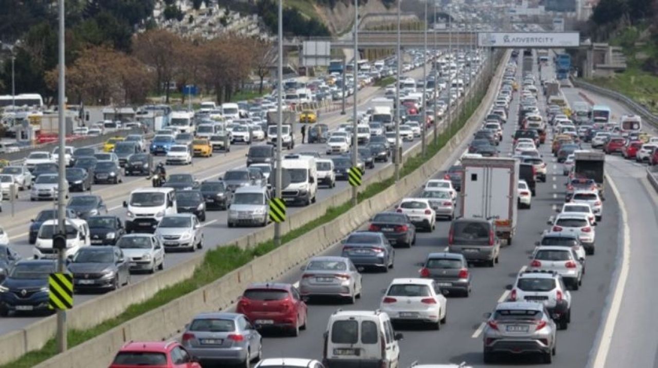 İstanbul'da kısıtlama öncesi trafik erken başladı