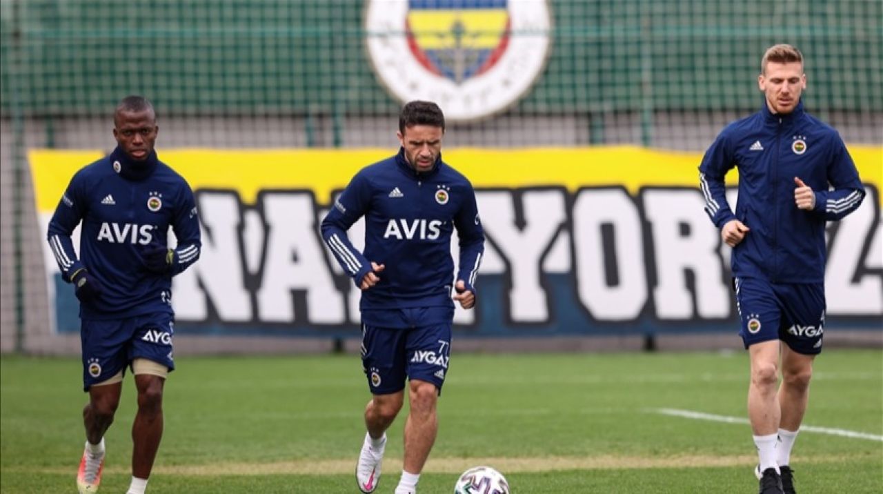 Fenerbahçe, Başakşehir'e konuk oluyor