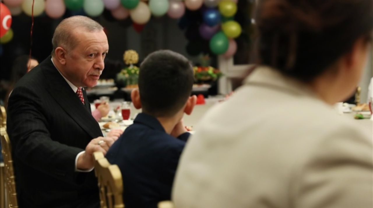 Cumhurbaşkanı Erdoğan Huber Köşkü’nde çocuklarla iftar yaptı