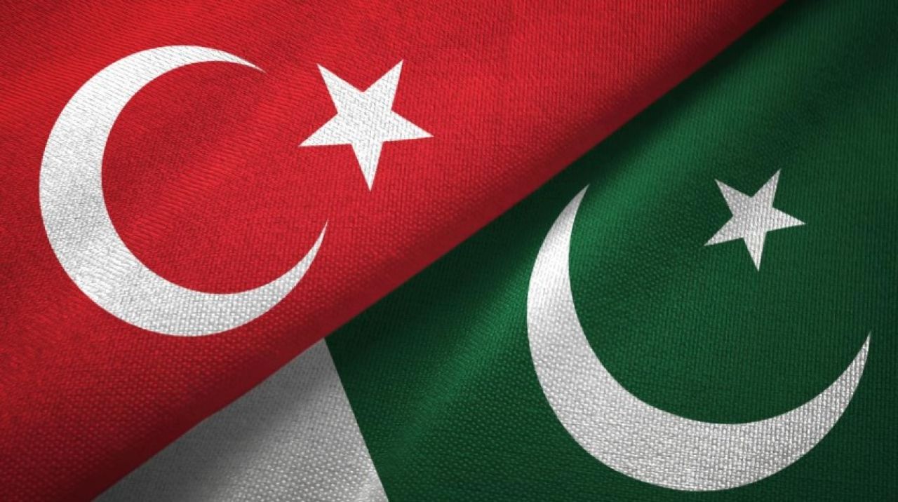 Pakistan Dışişleri Bakanı Kureyşi'den Türkiye'ye destek mesajı