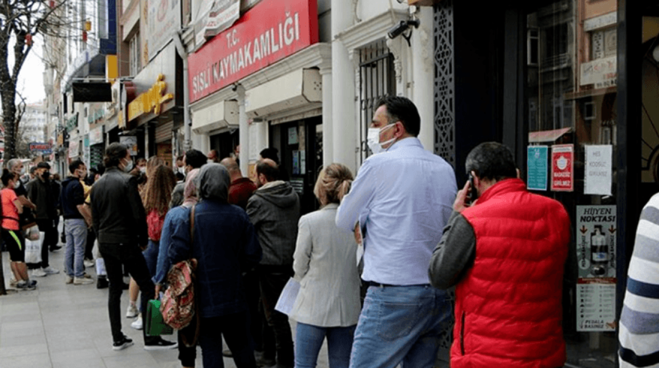 İstanbul'da tam kapanma öncesi "seyahat izin belgesi" kuyruğu