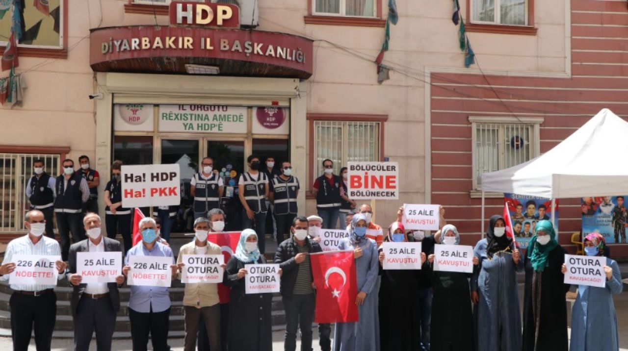 HDP önündeki ailelerden birinin evladının daha teslim olması umutları artırdı