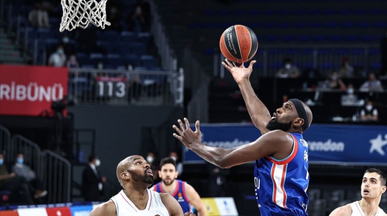 Anadolu Efes Dörtlü Final'e yükseldi