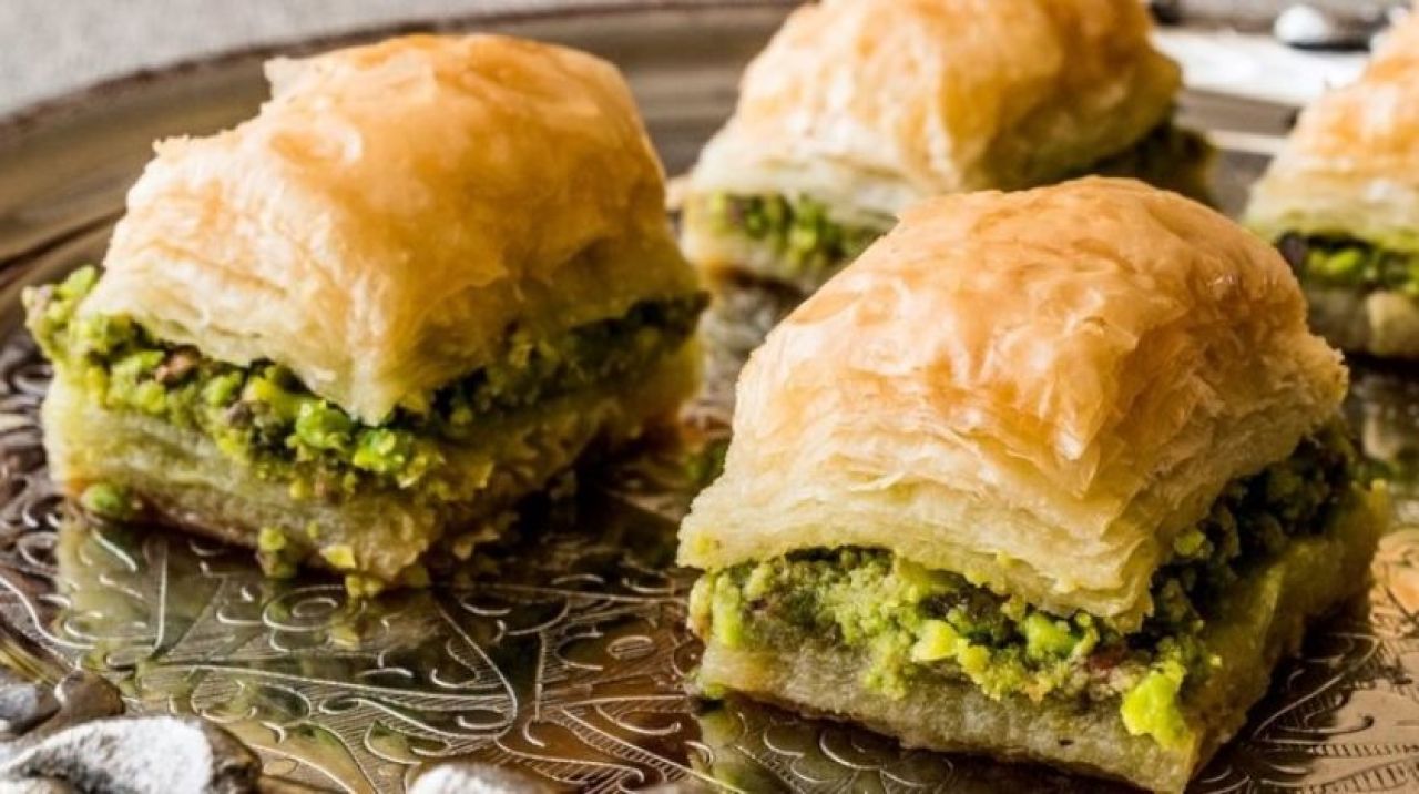 Bayramda baklava ve börek tüketmek zararlı mı? Baklava ve şeker ne kadar tüketilmeli?