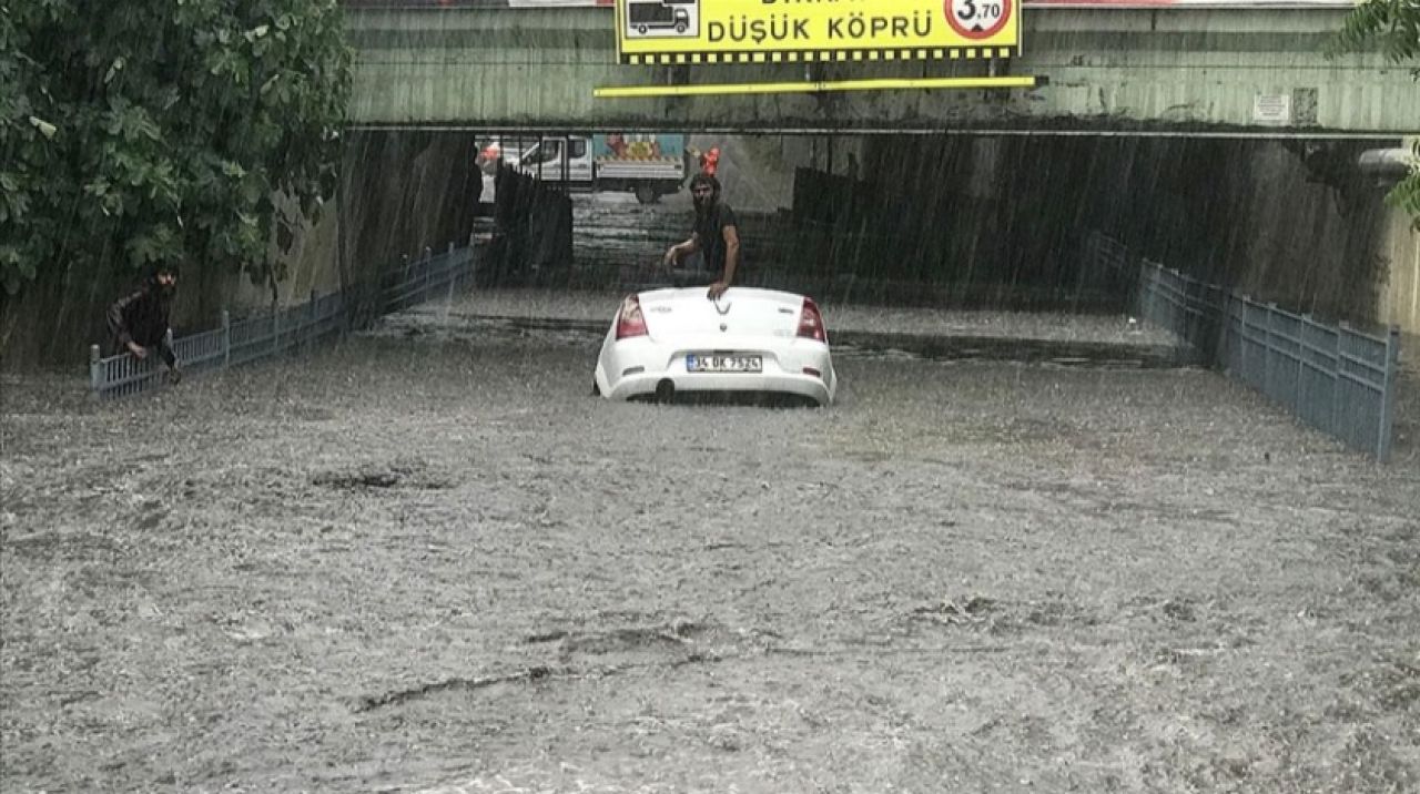 İstanbul'da sağanak etkili oluyor