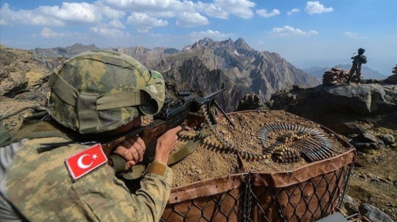 Terör örgütü PKK'dan kaçan 5 terörist güvenlik güçlerine teslim oldu