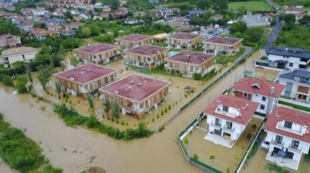 Meteoroloji uyarmıştı! Dere taştı, Şile sular altında kaldı