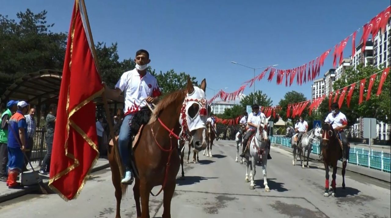 Atatürk'ün Erzurum'a gelişinin 102. yıl dönümü törenle kutlandı