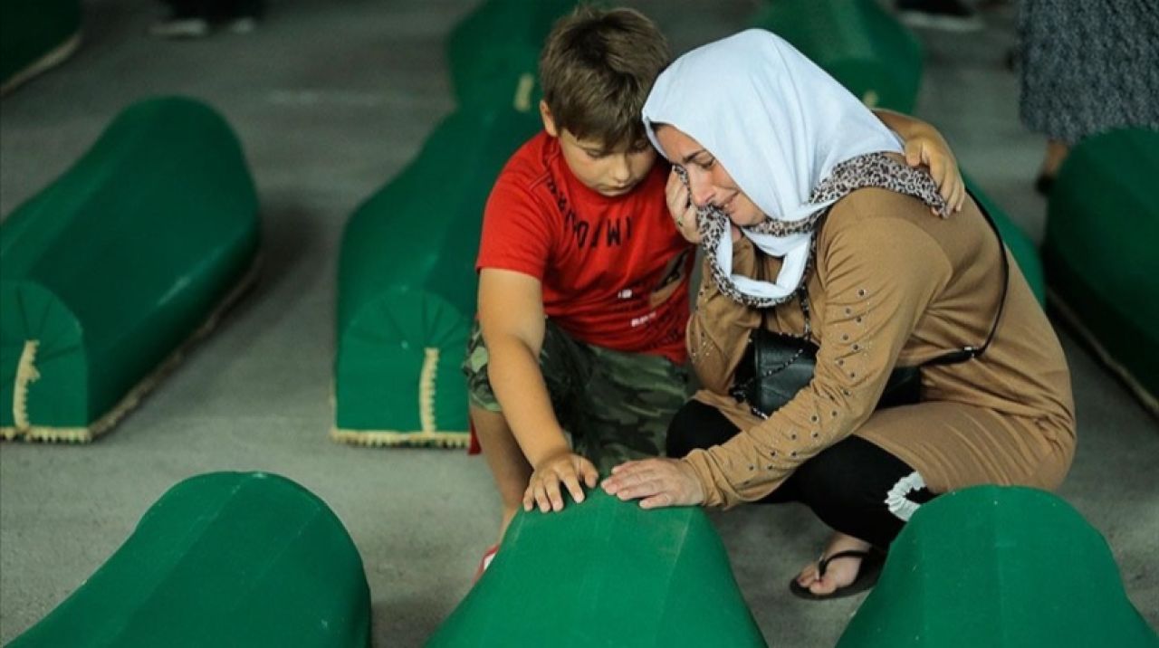 Srebrenitsalılar, soykırımda kaybettikleri yakınlarına son kez veda etti