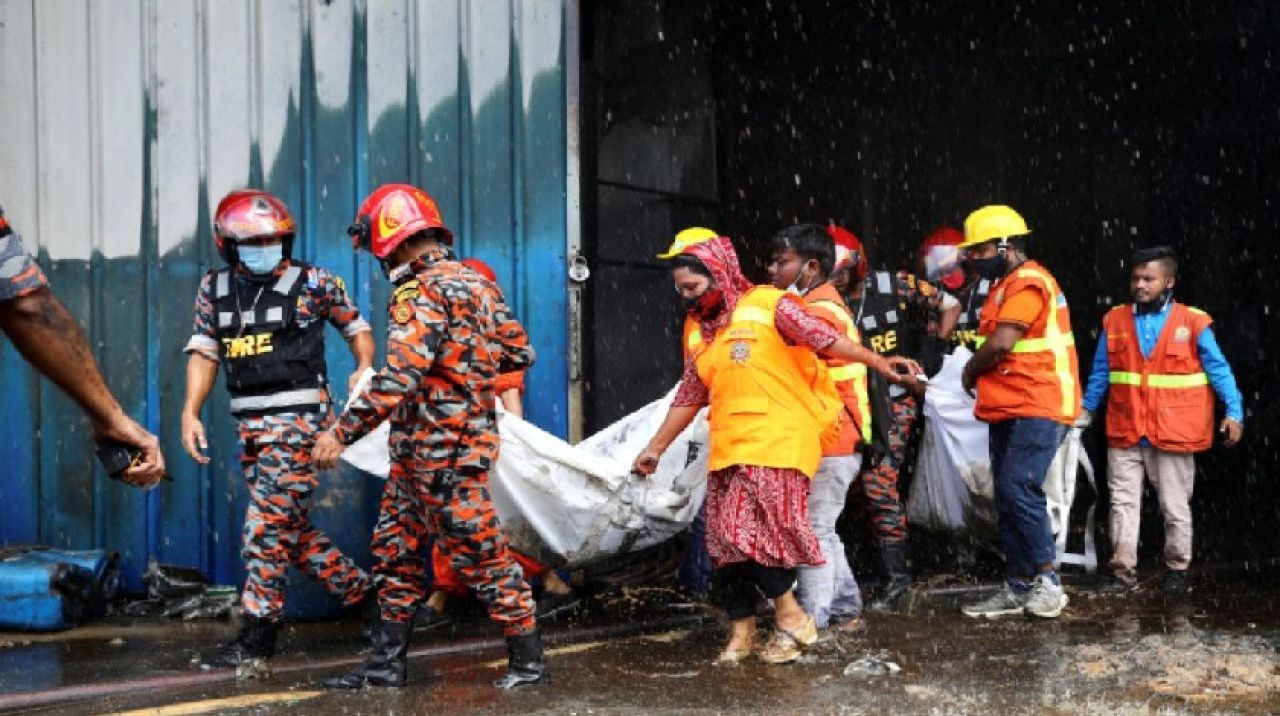 Bangladeş’te fabrika yangını: 49 ölü