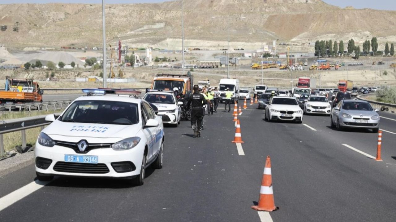 Ankara'da zincirleme kazada 17 kişi yaralandı