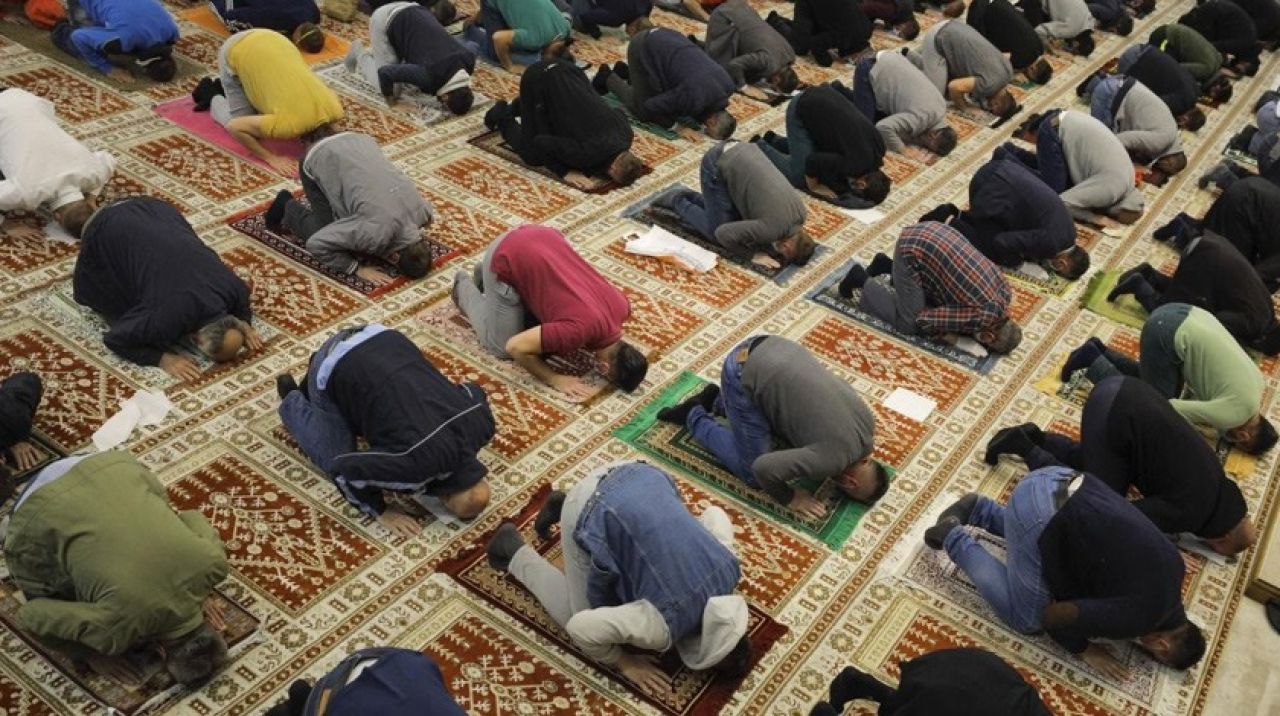 Bayram namazı nasıl kılınır 2021? Kurban Bayramı namaz kaç rekattır?