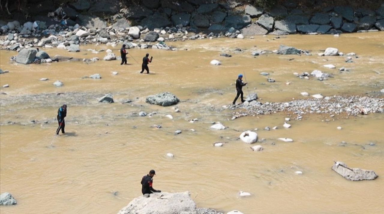 Rize'deki kayıp arama ve hasar tespit çalışmaları sürüyor