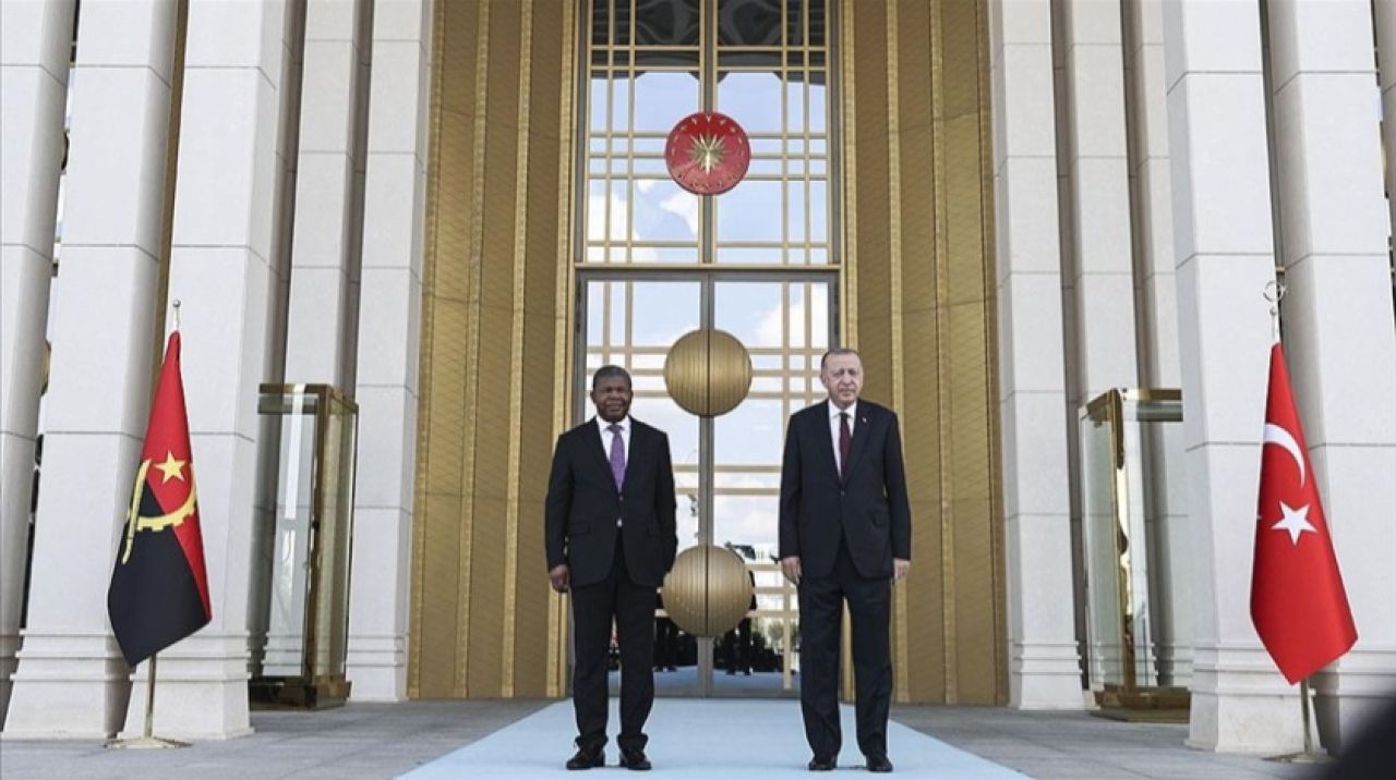 Cumhurbaşkanı Erdoğan, Angola Cumhurbaşkanı'nı resmi törenle karşıladı